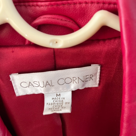 Vintage 90s Casual Corner red faux leather jacket, size medium - Picture 4 of 6